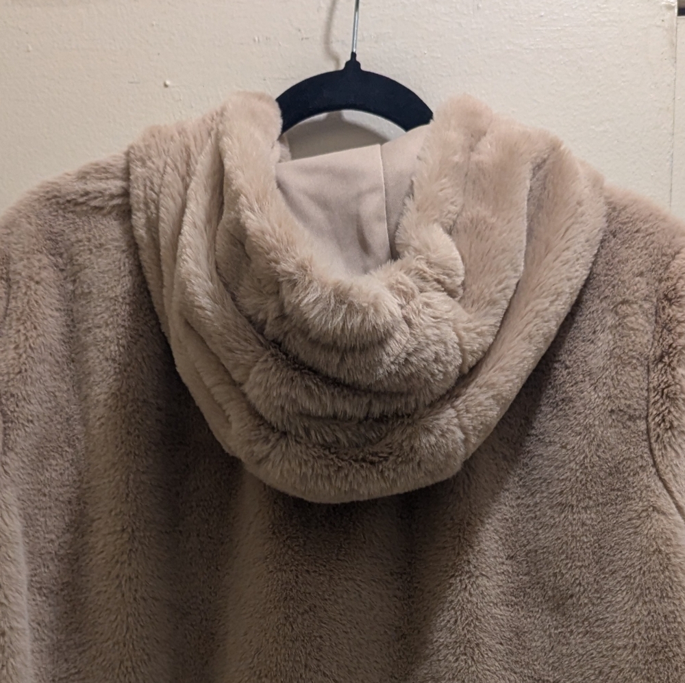 Forever 21 Beige Plush Faux Fur Zip-Up Hoodie Teddy Jacket Women's Plus- 2X - Picture 8 of 16
